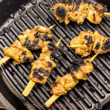 This Cast Iron Grilled Chicken Kabobs recipe is so easy, and delicious! Grill these up right on your stove no matter the weather! #recipe #paleo #glutenfree #castironrecipe #tasty #myhomebasedlife | Cast Iron Grilled Chicken Skewers | Chicken Dinner Recipe | Easy Dinner Recipe | Healthy Dinner Recipe | Grilled Chicken Recipe | Healthy Dinner |