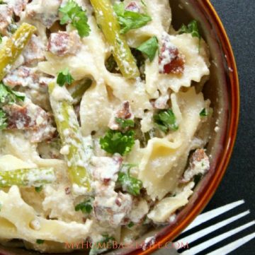 Looking for a side dish the whole family will enjoy that doesn't take a lot of prep? That’s this Bacon Asparagus Pasta recipe! #bacon #asparagus #pasta #sidedish #myhomebasedlife | Side Dish Recipes | Bacon Recipes | Asparagus Recipes | Video Tutorial | Pasta Salad Recipe