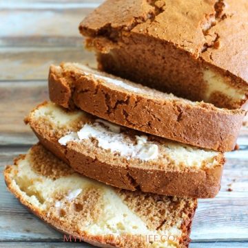 Perfect for a fall dessert recipe this Pumpkin Cream Cheese Filled Bread will not disappoint. It also makes the house smell amazing! #MakeItMazola #simpleswap #CollectiveBias #myhomebasedlife #pumpkinrecipes | Pumpkin Recipes | Cream Cheese Filled Bread | Pumpkin Bread | Fall Recipes | Dessert Recipes | Breakfast Recipes