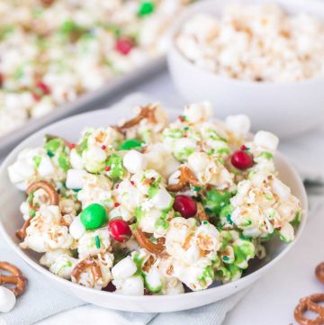 festive and easy Christmas popcorn recipe