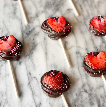 Valentine chocolate strawberries