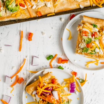 veggie pizza with hummus